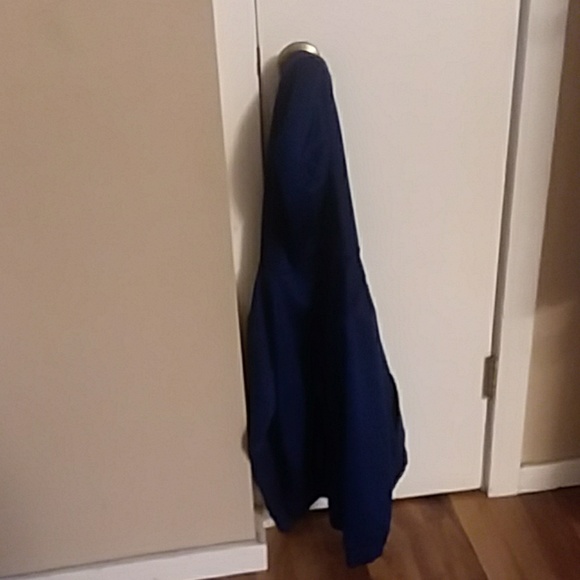 I am selling an extra small underarmour hoodie. - Picture 2 of 2